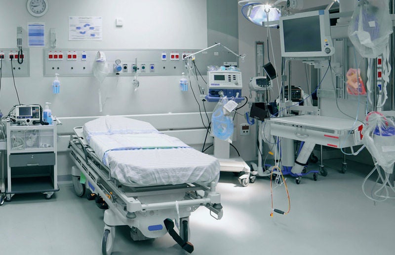 Sala de hospital de la unidad de cuidados intensivos